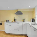 2 Bedroom Beautiful In 洛肯