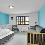 2 Bedroom Beautiful In 度假居