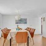 2 Bedroom Beautiful In 度假居